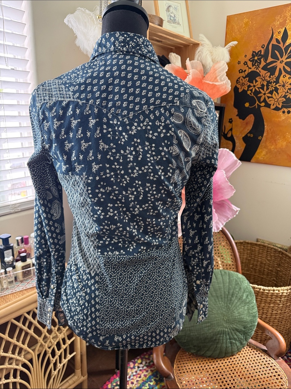 Vintage 90s Levi’s Blue Floral Bandana Snap Up Western Chic Coastal Cowgirl Top - Picture 2 of 4